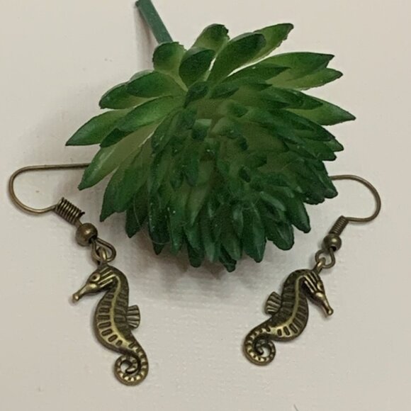 Seahorse Earrings, Seahorse Jewelry, Nautical Earrings, Gift Idea, Sea Life - Picture 2 of 6